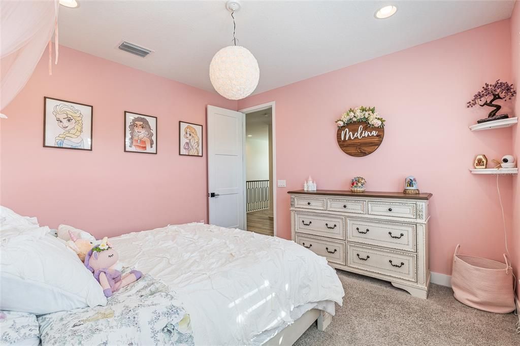 合同活跃: $1,349,000 (5 贝兹, 3 浴室, 3748 平方英尺)