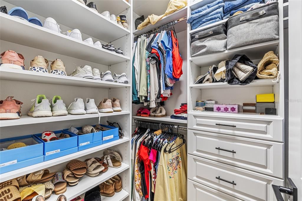 合同活跃: $1,349,000 (5 贝兹, 3 浴室, 3748 平方英尺)