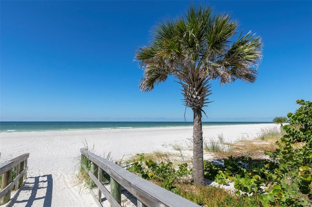 For Sale: $479,900 (2 beds, 2 baths, 935 Square Feet)