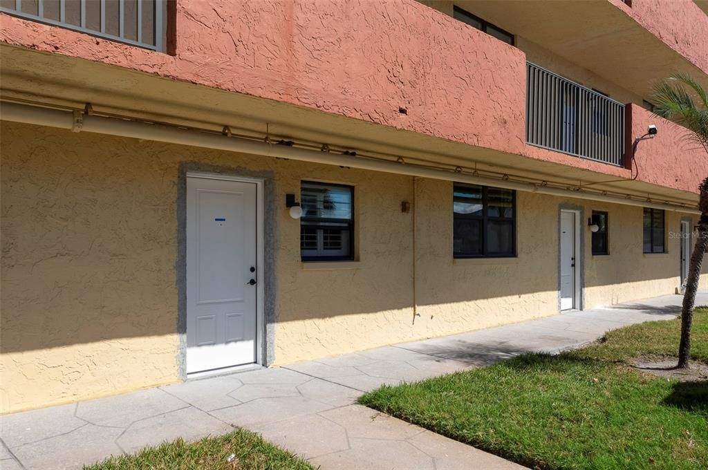 For Sale: $479,900 (2 beds, 2 baths, 935 Square Feet)