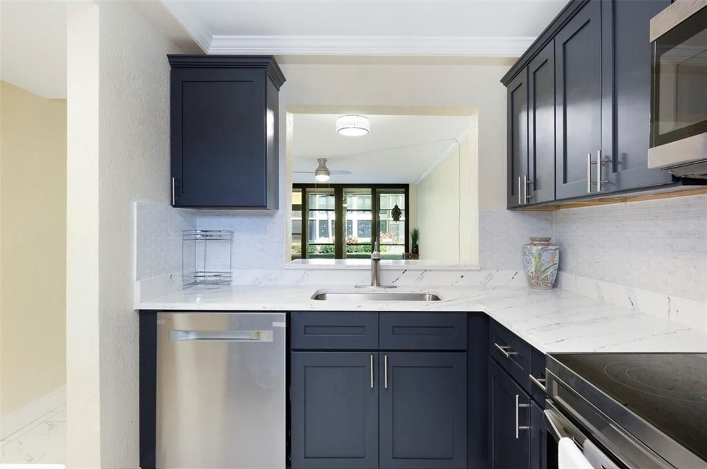 For Sale: $479,900 (2 beds, 2 baths, 935 Square Feet)