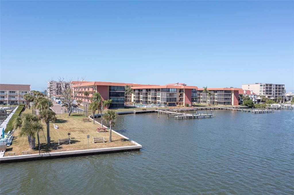 For Sale: $479,900 (2 beds, 2 baths, 935 Square Feet)