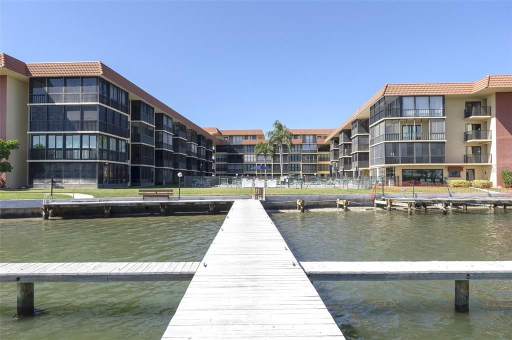 For Sale: $479,900 (2 beds, 2 baths, 935 Square Feet)