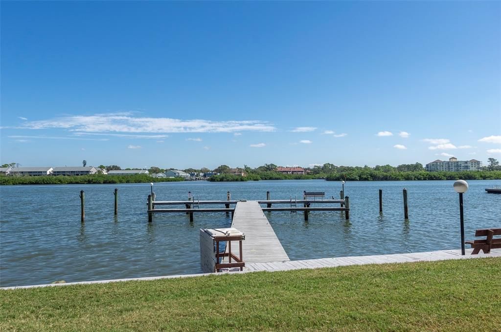 For Sale: $479,900 (2 beds, 2 baths, 935 Square Feet)