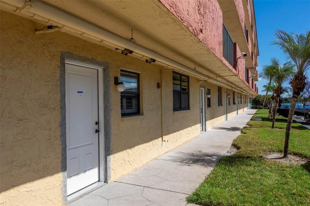 For Sale: $479,900 (2 beds, 2 baths, 935 Square Feet)