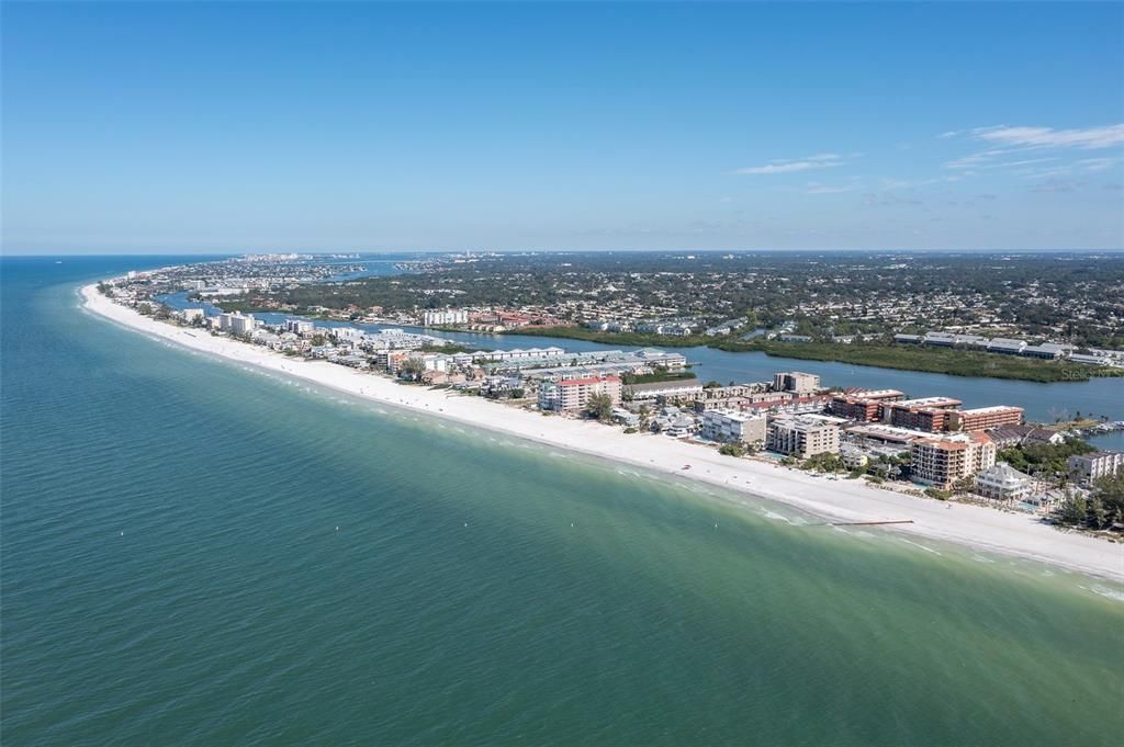 For Sale: $479,900 (2 beds, 2 baths, 935 Square Feet)