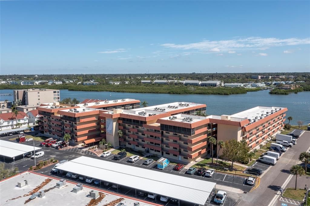 For Sale: $479,900 (2 beds, 2 baths, 935 Square Feet)