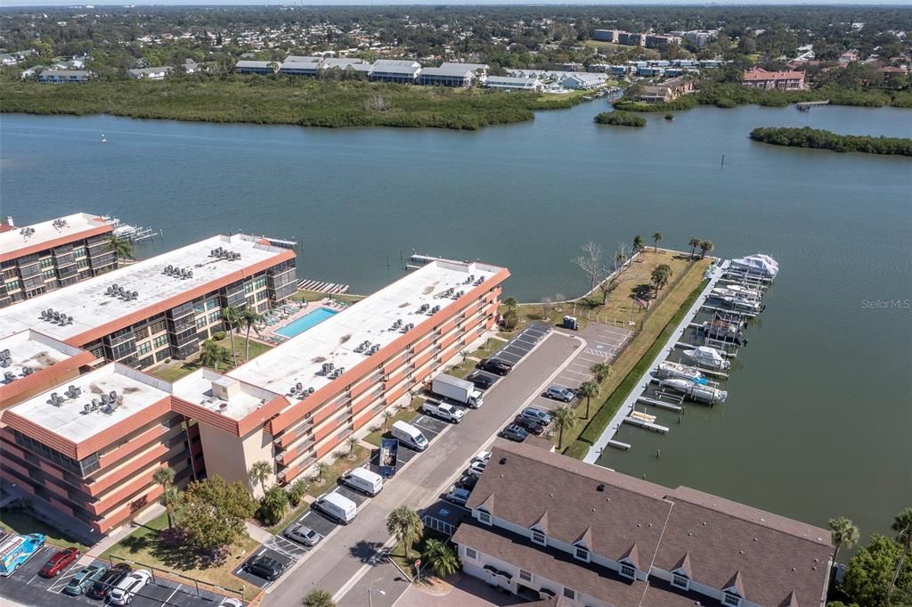 For Sale: $479,900 (2 beds, 2 baths, 935 Square Feet)