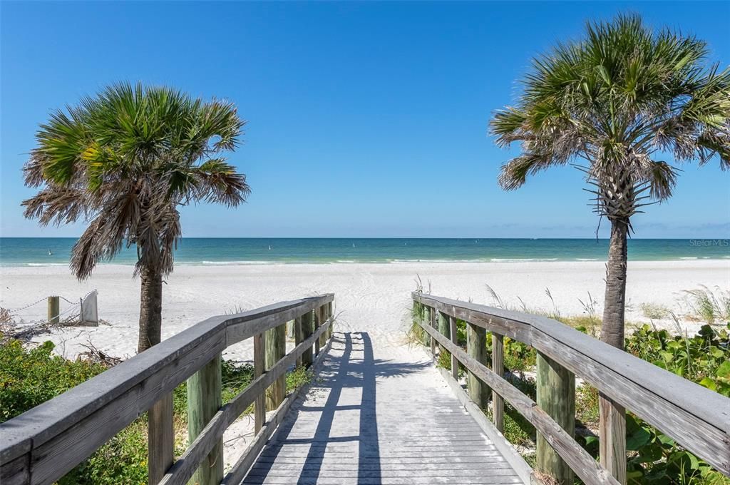 For Sale: $479,900 (2 beds, 2 baths, 935 Square Feet)