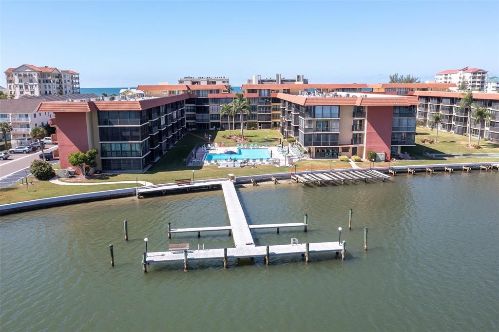 For Sale: $479,900 (2 beds, 2 baths, 935 Square Feet)