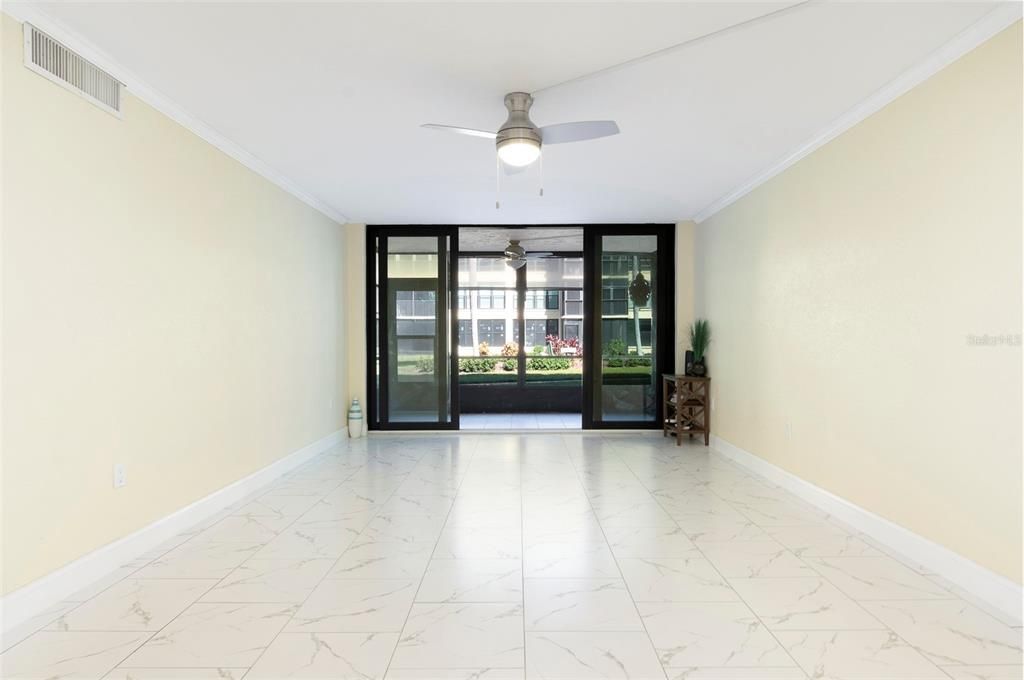 For Sale: $479,900 (2 beds, 2 baths, 935 Square Feet)