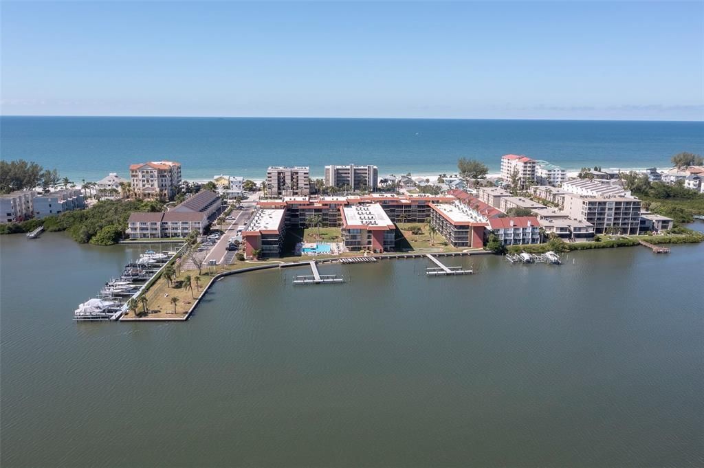 For Sale: $479,900 (2 beds, 2 baths, 935 Square Feet)