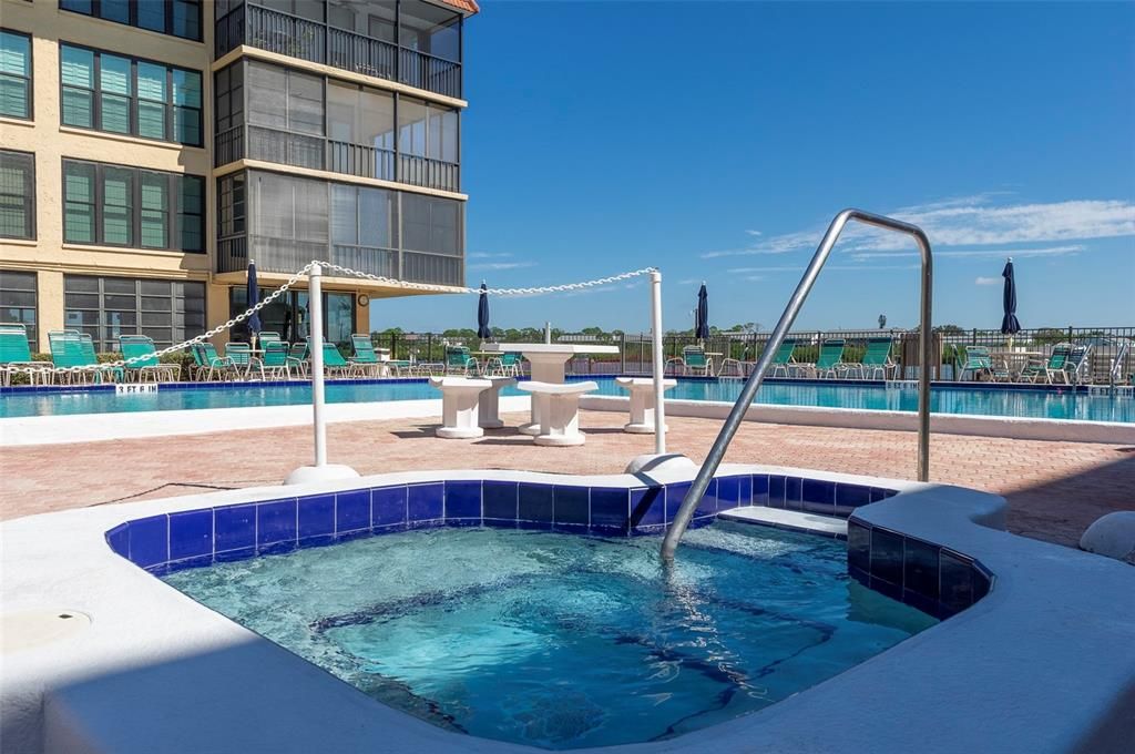 For Sale: $479,900 (2 beds, 2 baths, 935 Square Feet)