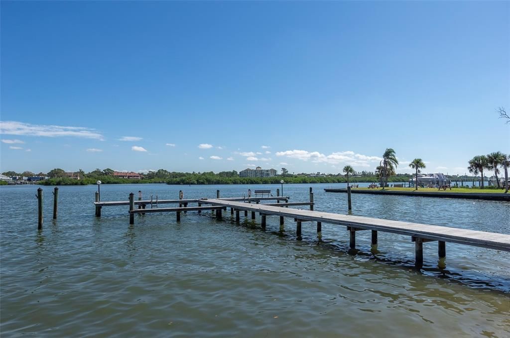 For Sale: $479,900 (2 beds, 2 baths, 935 Square Feet)