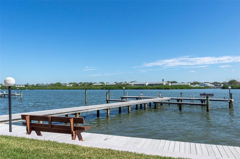 For Sale: $479,900 (2 beds, 2 baths, 935 Square Feet)