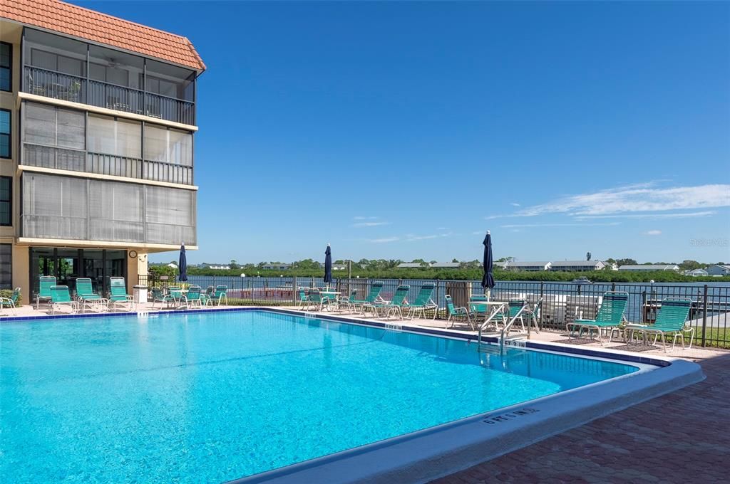 For Sale: $479,900 (2 beds, 2 baths, 935 Square Feet)