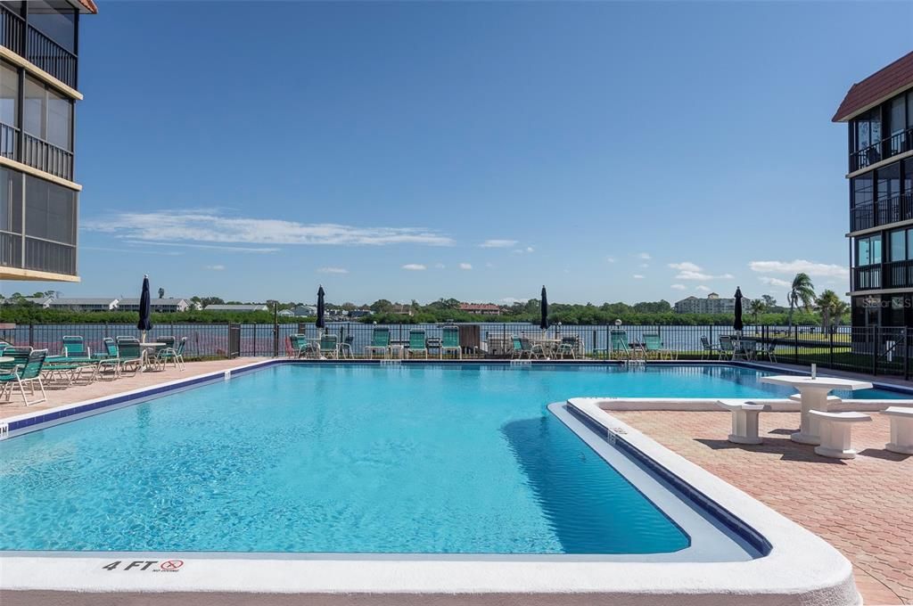 For Sale: $479,900 (2 beds, 2 baths, 935 Square Feet)