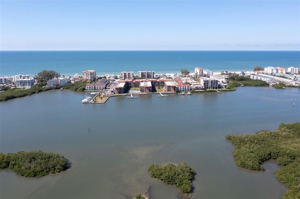 For Sale: $479,900 (2 beds, 2 baths, 935 Square Feet)