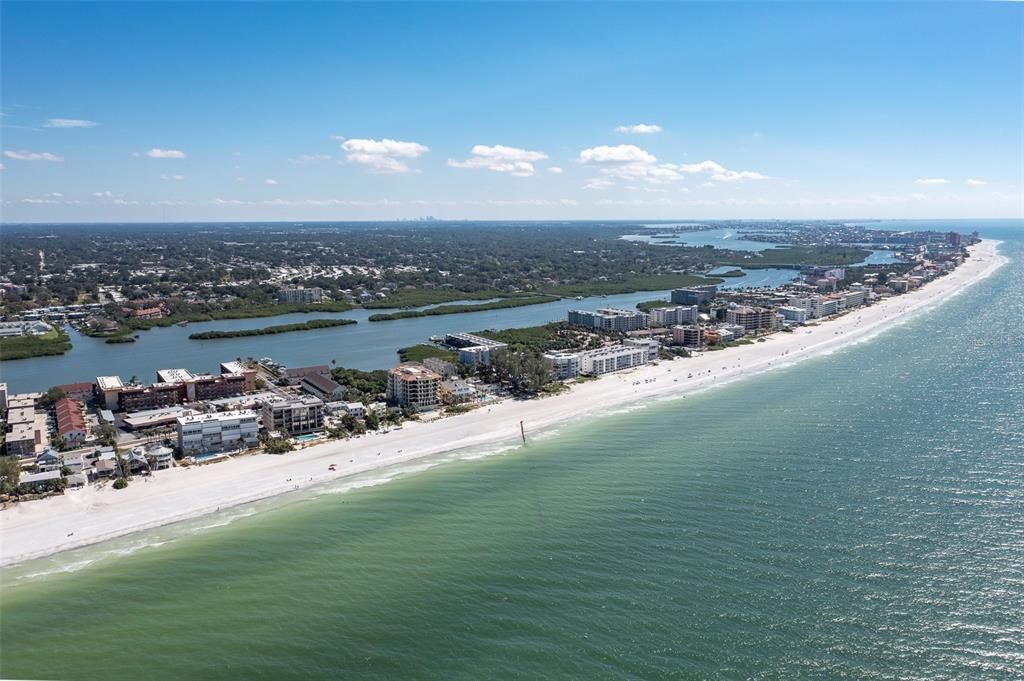 For Sale: $479,900 (2 beds, 2 baths, 935 Square Feet)