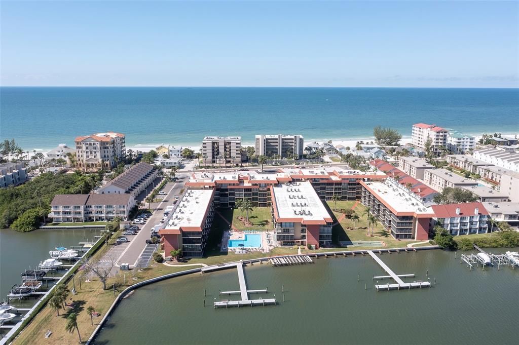 For Sale: $479,900 (2 beds, 2 baths, 935 Square Feet)