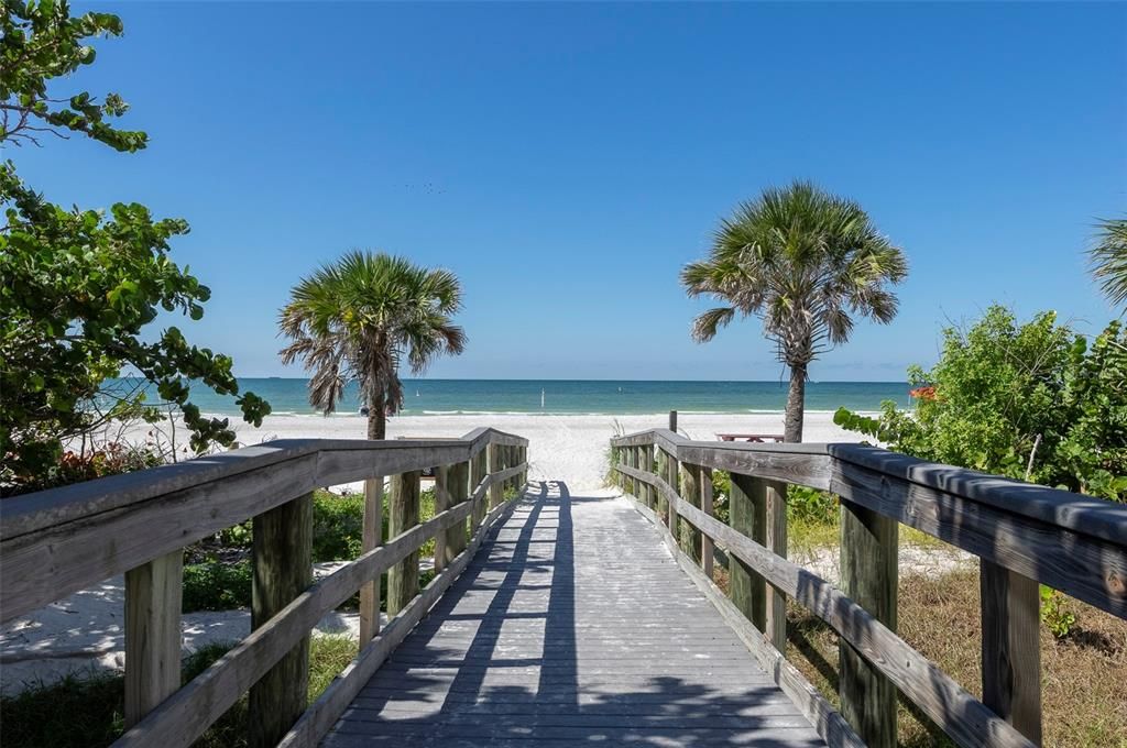 For Sale: $479,900 (2 beds, 2 baths, 935 Square Feet)