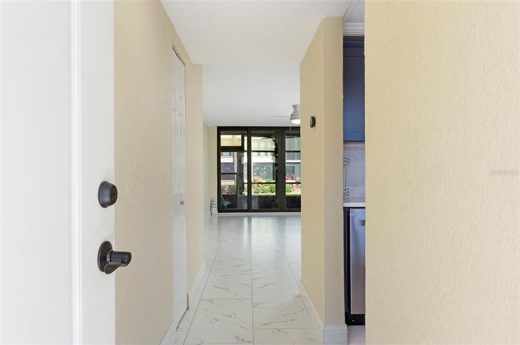 For Sale: $479,900 (2 beds, 2 baths, 935 Square Feet)