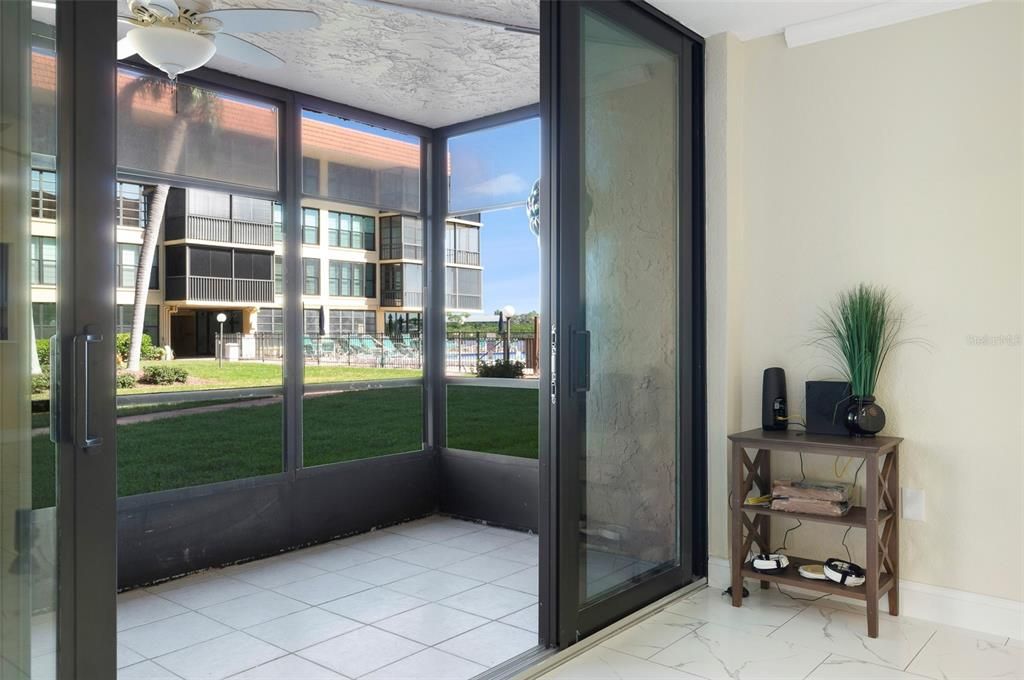 For Sale: $479,900 (2 beds, 2 baths, 935 Square Feet)