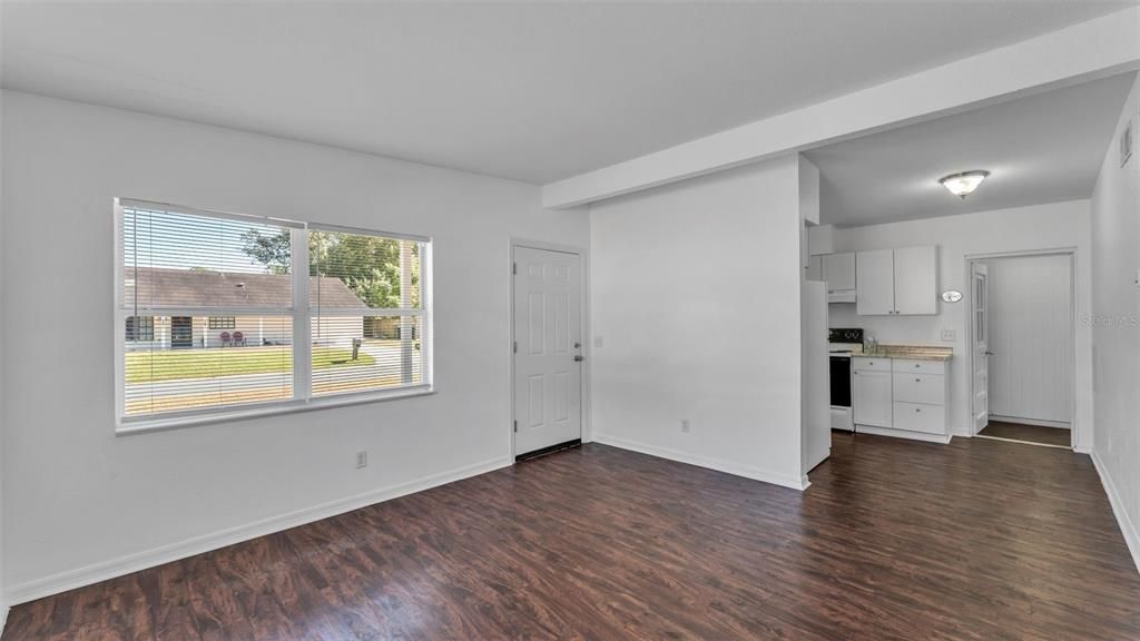 Под контрактом: $260,000 (4 спален, 2 ванн, 1290 Квадратных фут)