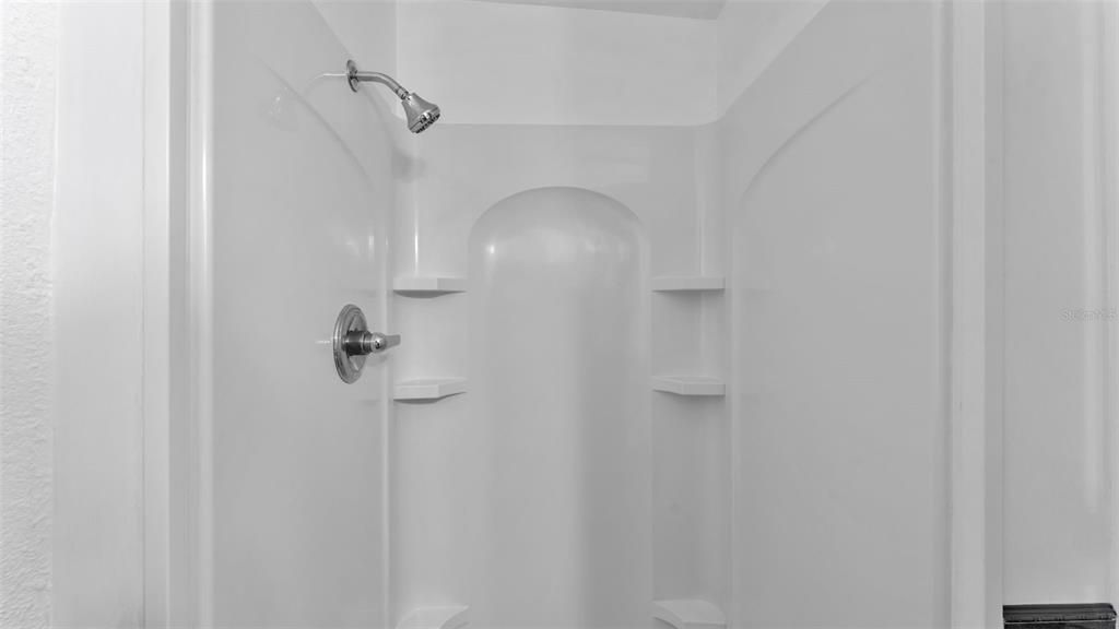 Под контрактом: $260,000 (4 спален, 2 ванн, 1290 Квадратных фут)