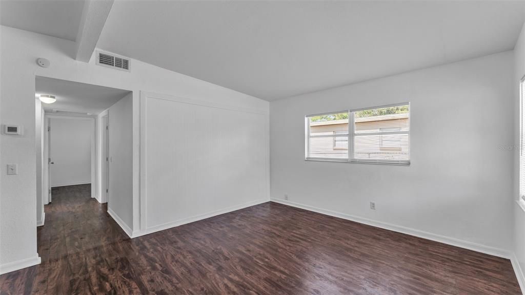 Под контрактом: $260,000 (4 спален, 2 ванн, 1290 Квадратных фут)