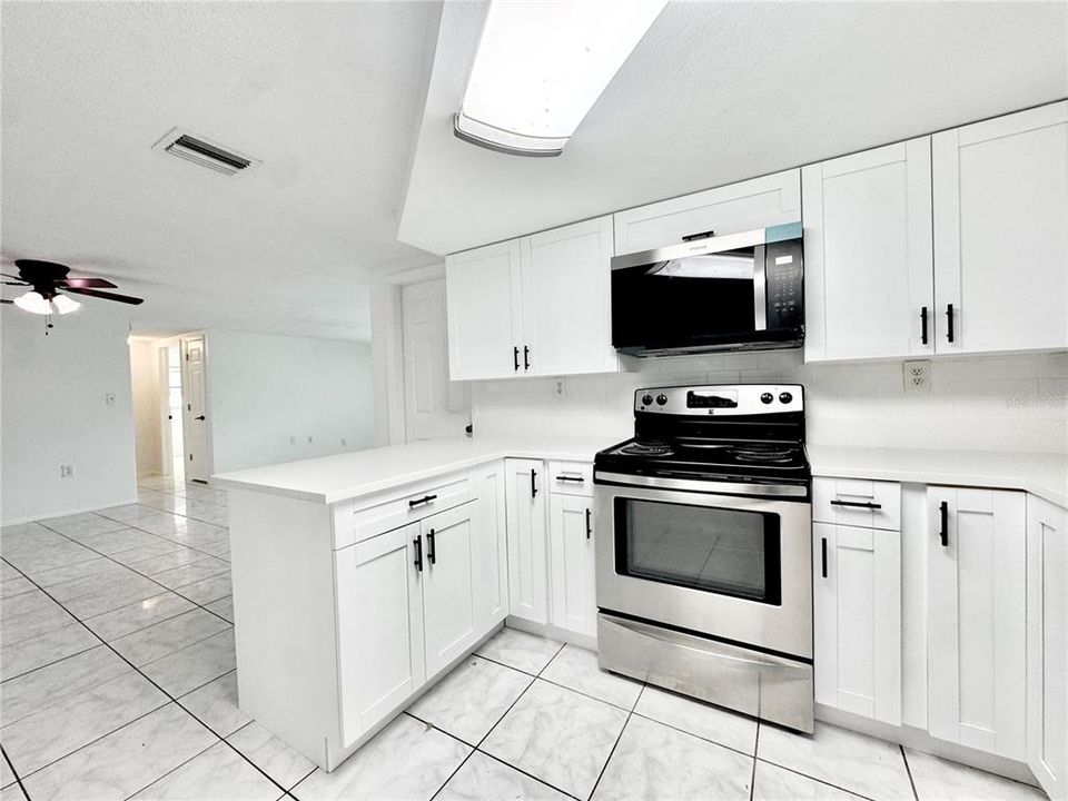 For Rent: $1,650 (2 beds, 2 baths, 990 Square Feet)