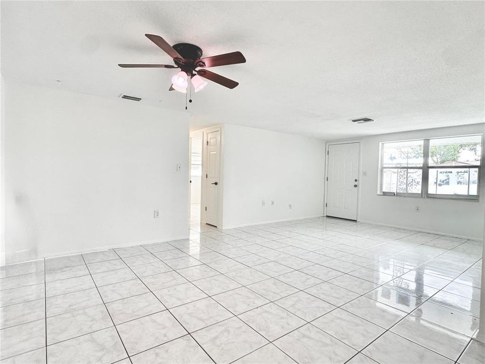 For Rent: $1,650 (2 beds, 2 baths, 990 Square Feet)