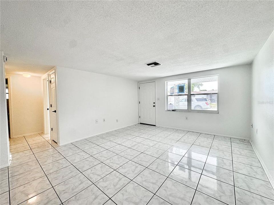 For Rent: $1,650 (2 beds, 2 baths, 990 Square Feet)