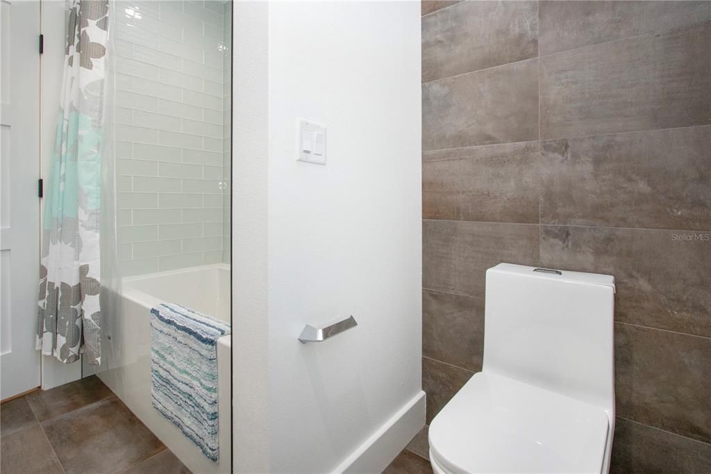 En Venta: $619,000 (3 camas, 3 baños, 2270 Pies cuadrados)