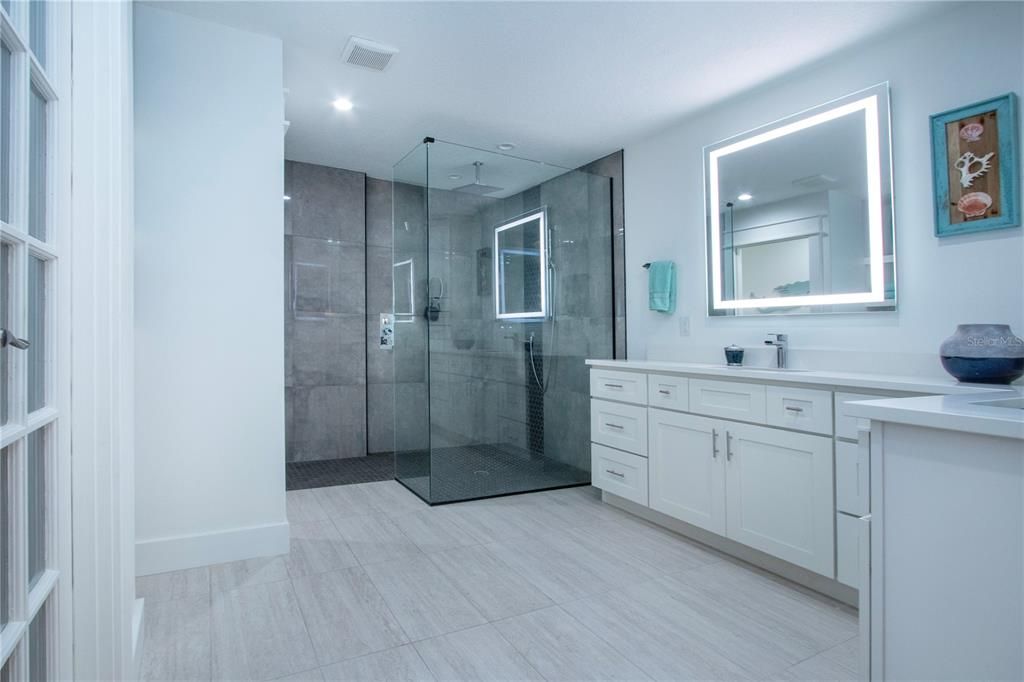 En Venta: $619,000 (3 camas, 3 baños, 2270 Pies cuadrados)