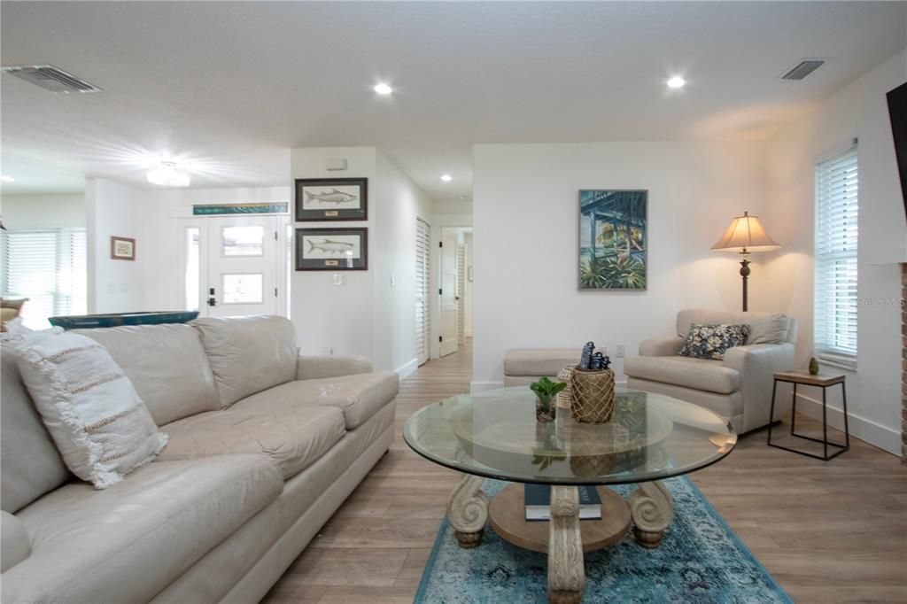 En Venta: $619,000 (3 camas, 3 baños, 2270 Pies cuadrados)