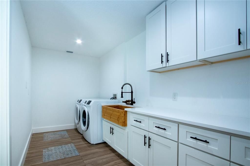 En Venta: $619,000 (3 camas, 3 baños, 2270 Pies cuadrados)