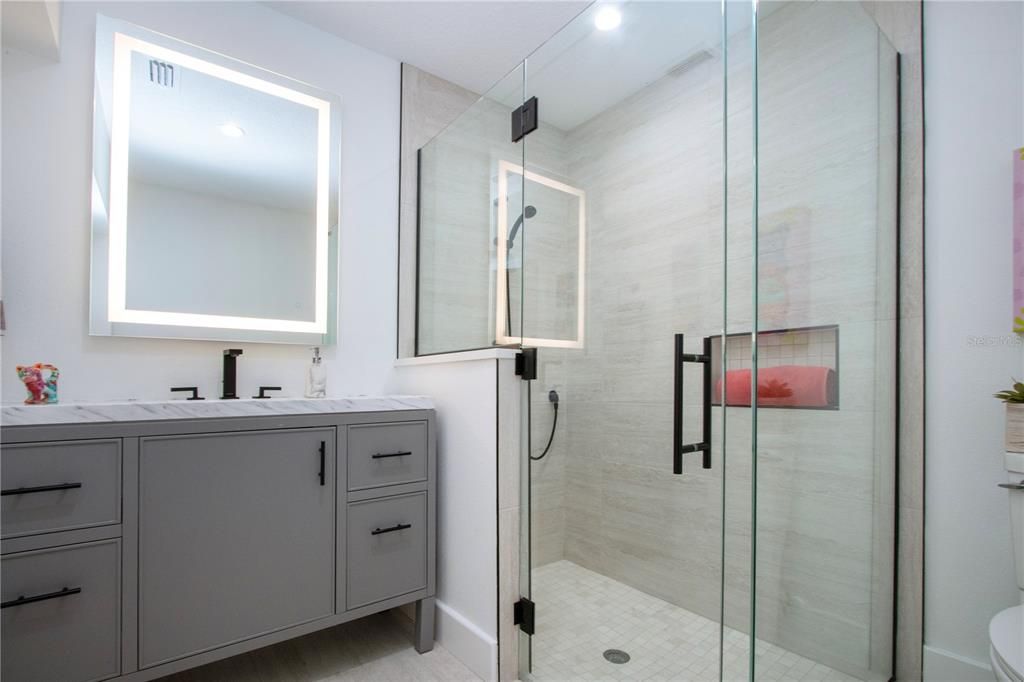 En Venta: $619,000 (3 camas, 3 baños, 2270 Pies cuadrados)