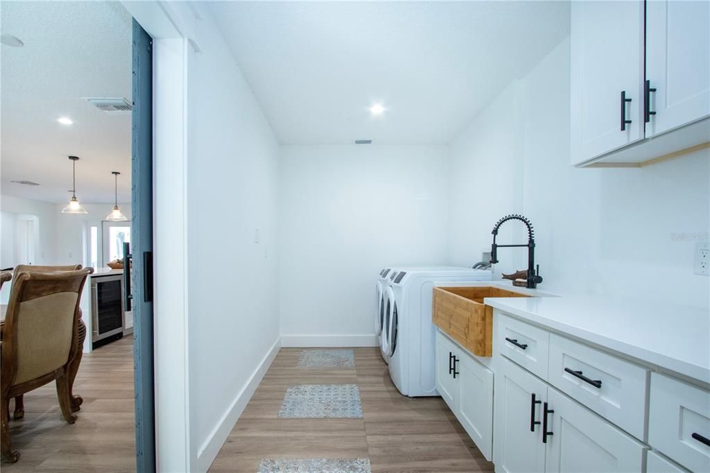 En Venta: $619,000 (3 camas, 3 baños, 2270 Pies cuadrados)