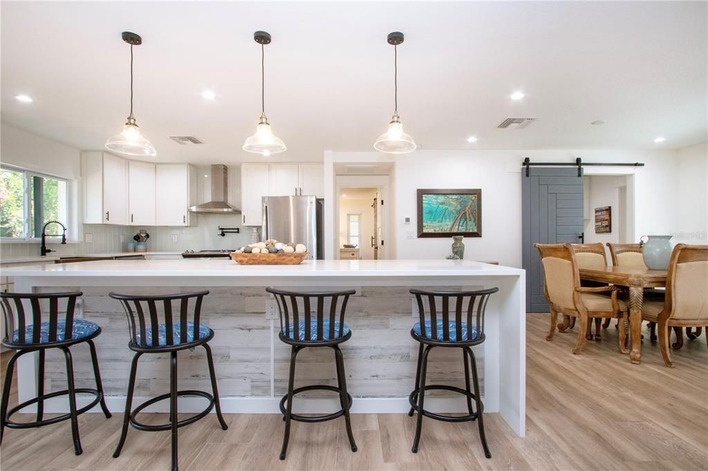 En Venta: $619,000 (3 camas, 3 baños, 2270 Pies cuadrados)