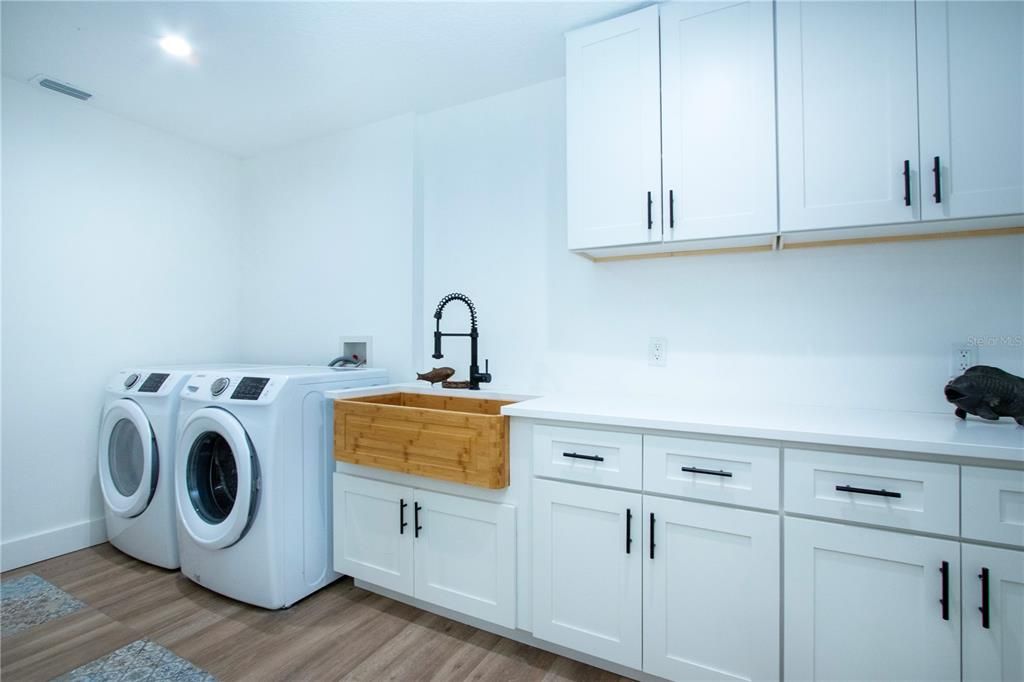 En Venta: $619,000 (3 camas, 3 baños, 2270 Pies cuadrados)