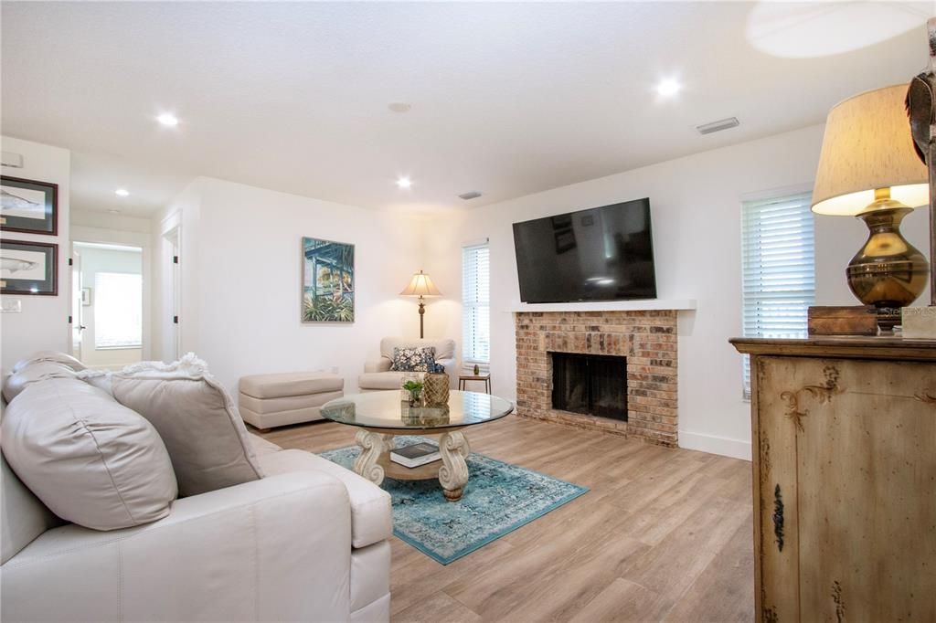 En Venta: $619,000 (3 camas, 3 baños, 2270 Pies cuadrados)