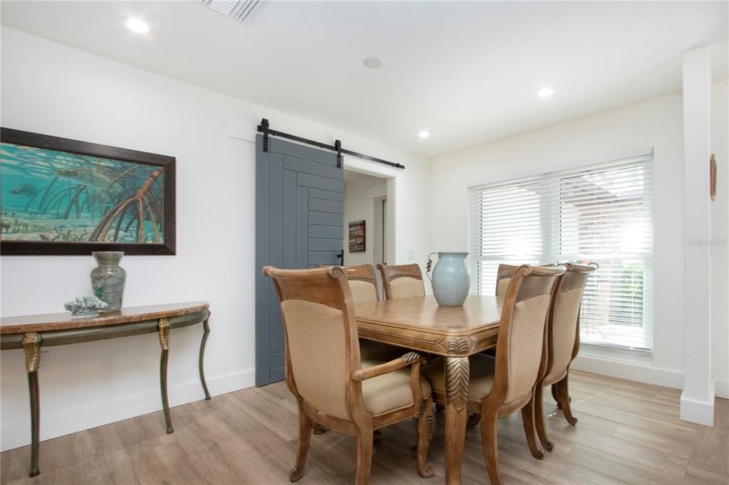 En Venta: $619,000 (3 camas, 3 baños, 2270 Pies cuadrados)