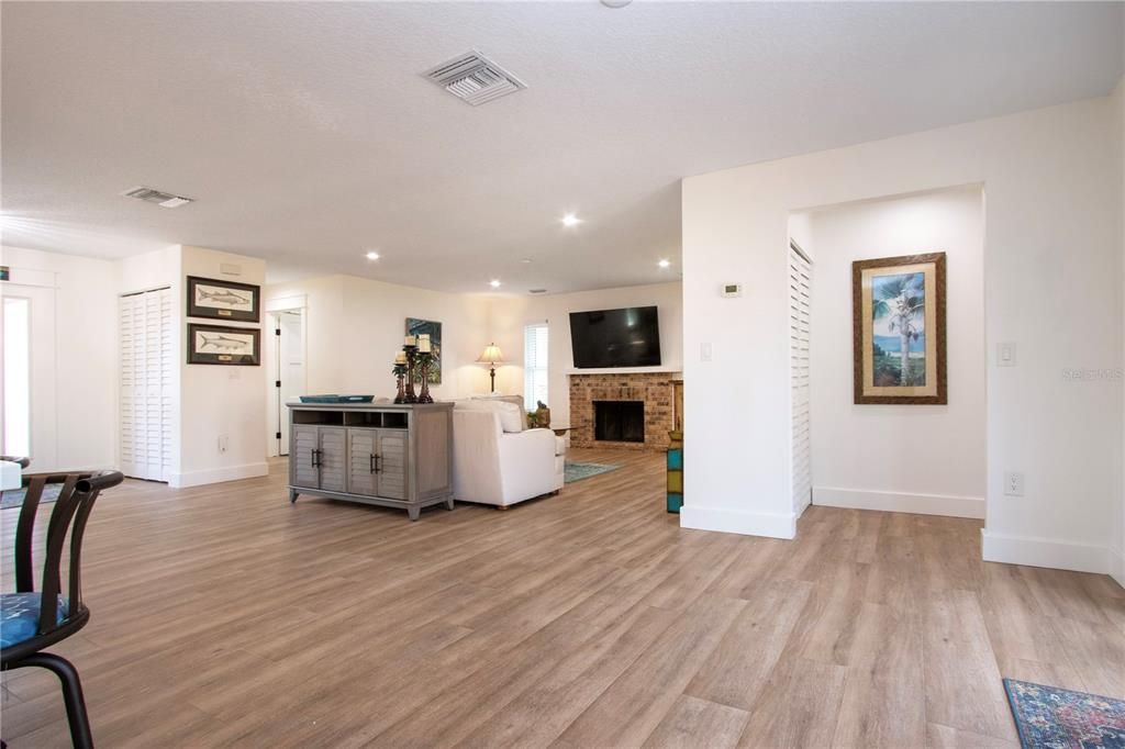 En Venta: $619,000 (3 camas, 3 baños, 2270 Pies cuadrados)