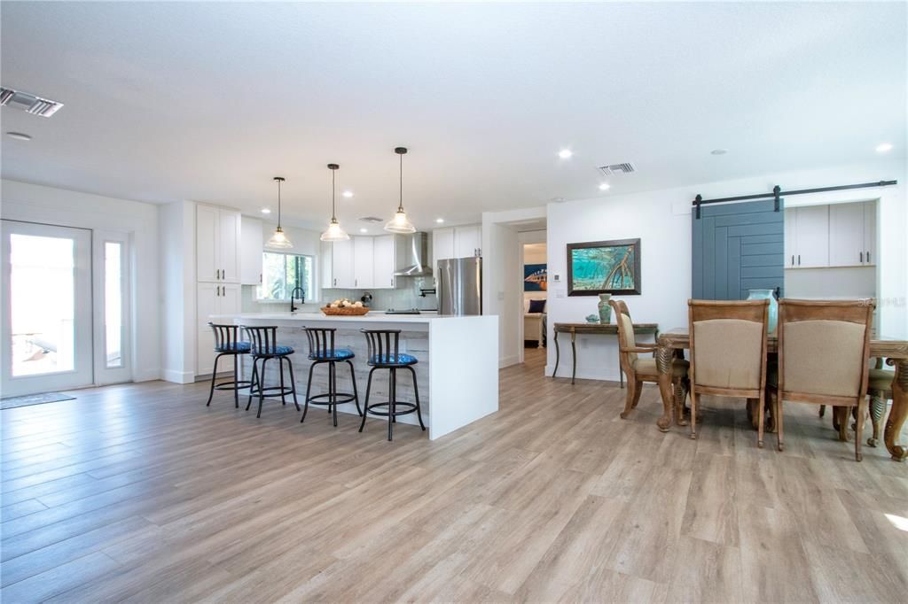 En Venta: $619,000 (3 camas, 3 baños, 2270 Pies cuadrados)