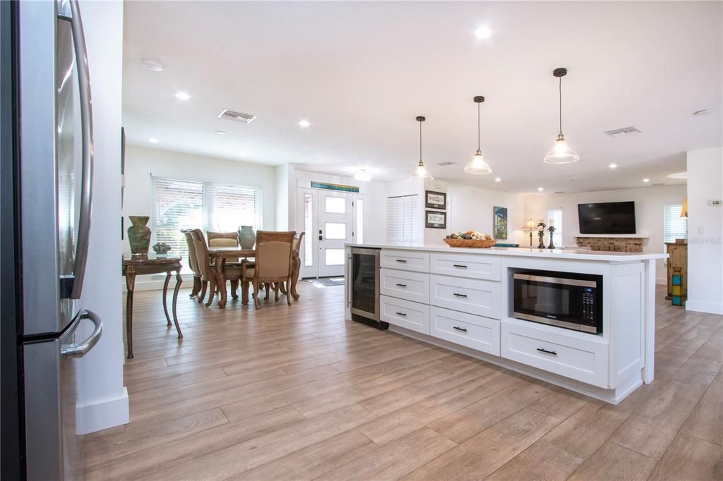 En Venta: $619,000 (3 camas, 3 baños, 2270 Pies cuadrados)