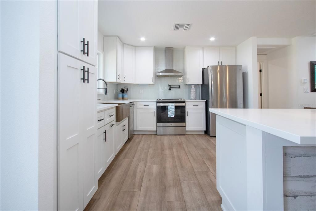 En Venta: $619,000 (3 camas, 3 baños, 2270 Pies cuadrados)