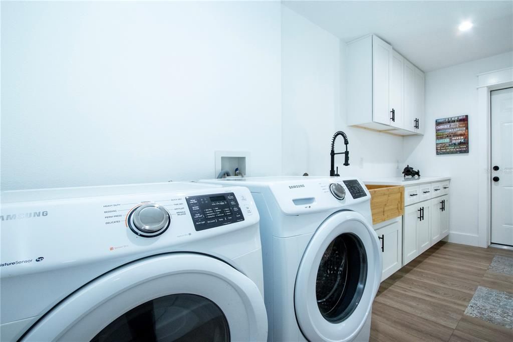 En Venta: $619,000 (3 camas, 3 baños, 2270 Pies cuadrados)