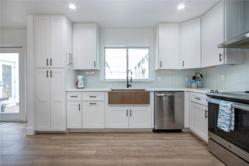 En Venta: $619,000 (3 camas, 3 baños, 2270 Pies cuadrados)