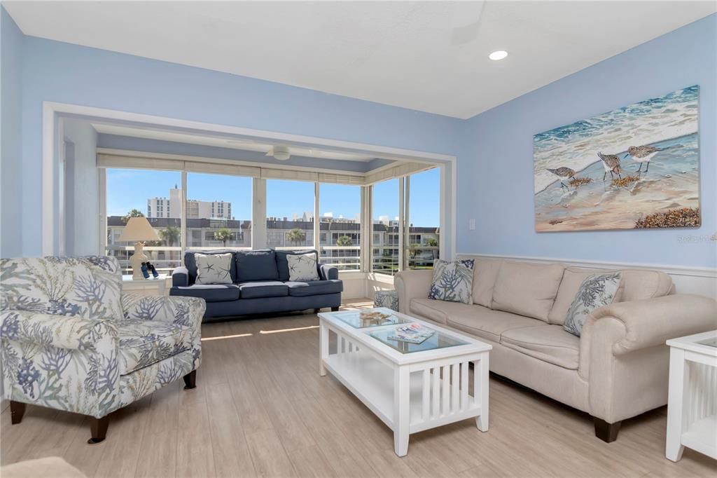 待售: $370,000 (1 贝兹, 1 浴室, 837 平方英尺)